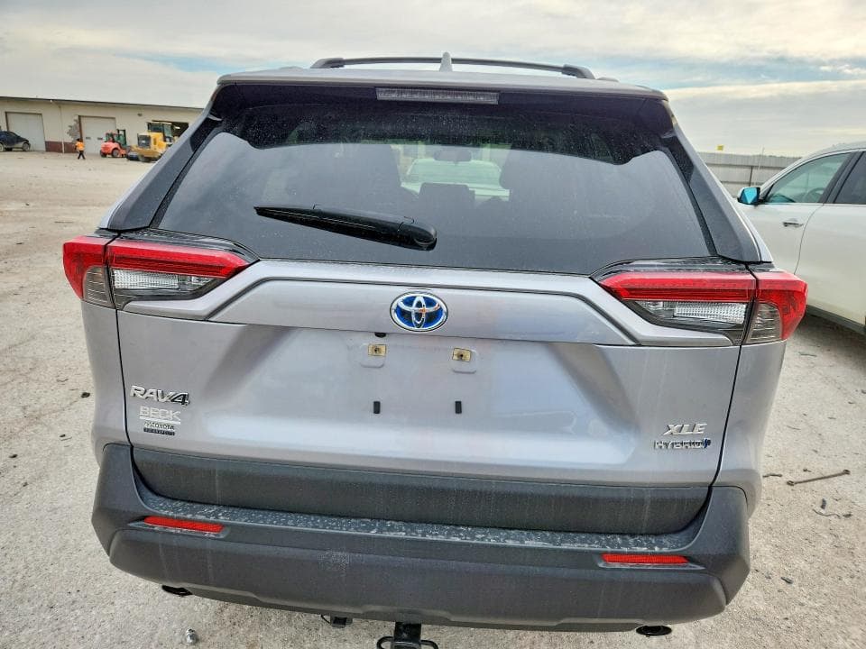 2022 TOYOTA RAV4 XLE 6
