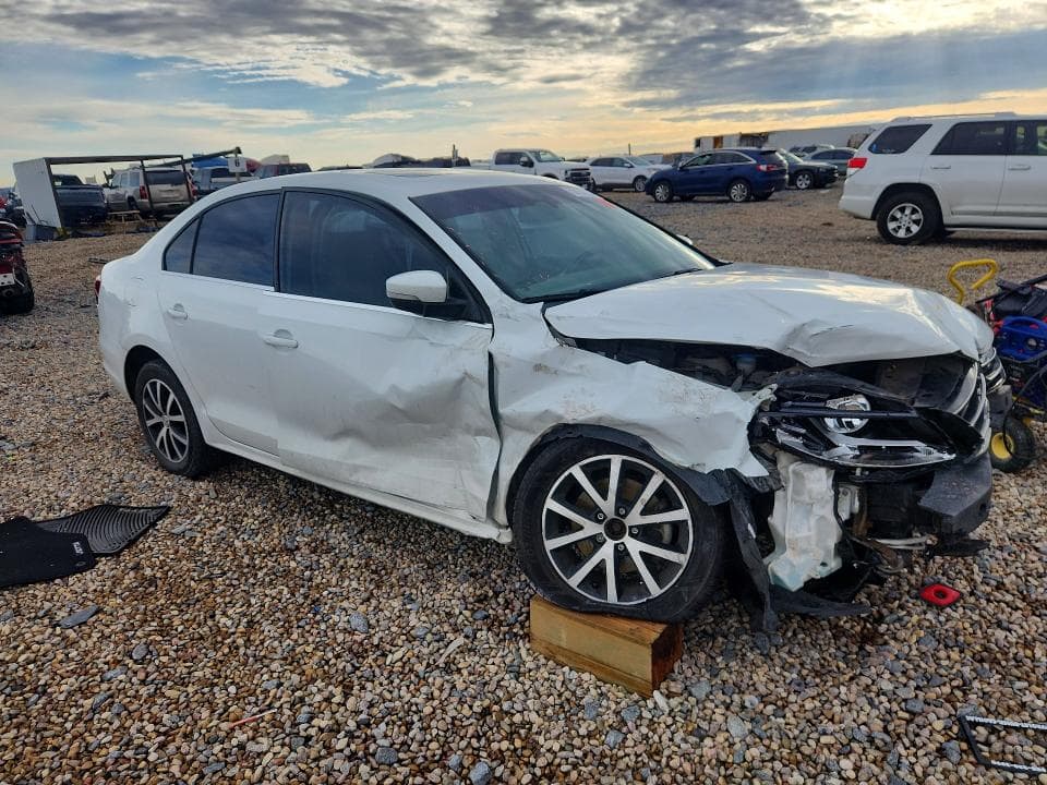 2017 VOLKSWAGEN JETTA SE 4