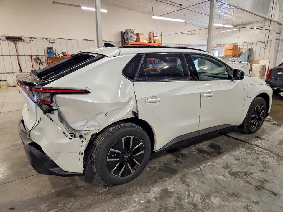 2026 TOYOTA BZ XLE 3