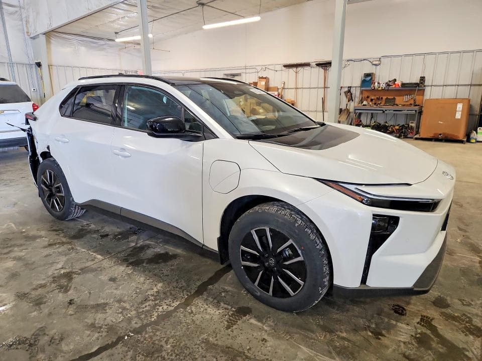 2026 TOYOTA BZ XLE 4