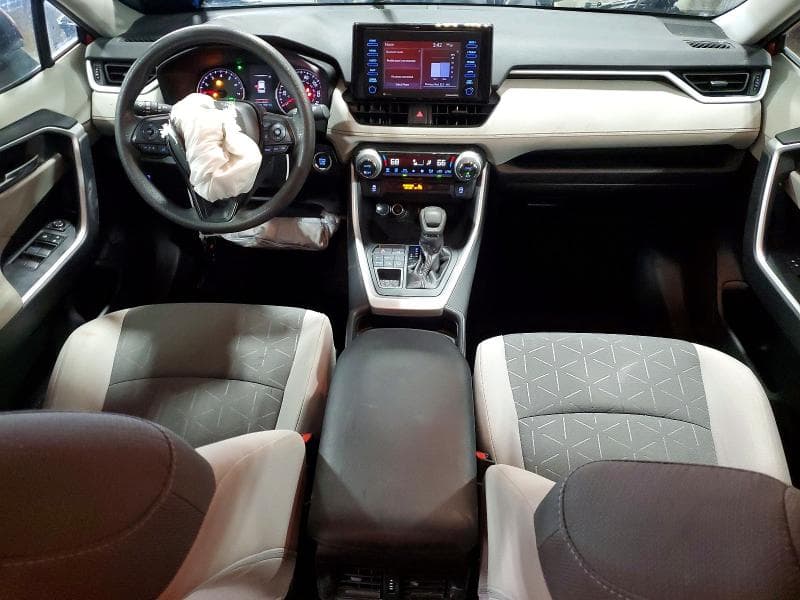 2021 TOYOTA RAV4 XLE XLE 8