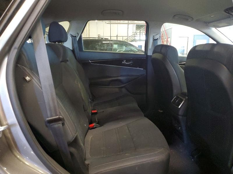 2017 KIA SORENTO LX V6 11
