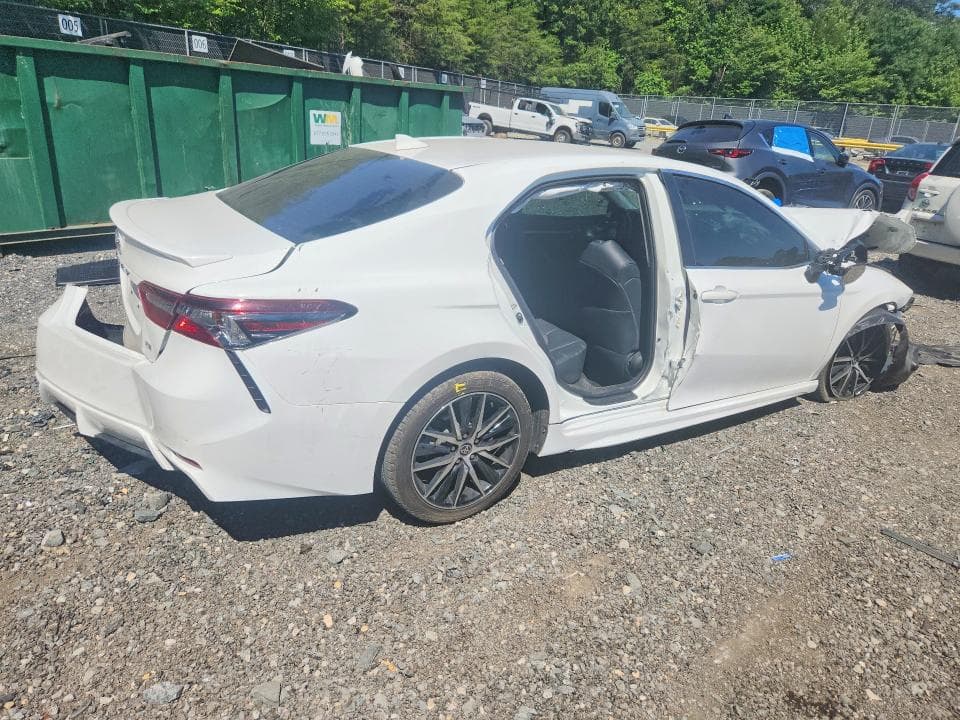 2021 TOYOTA CAMRY SE 3