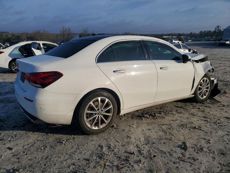 2020 MERCEDES-BENZ A 220 3