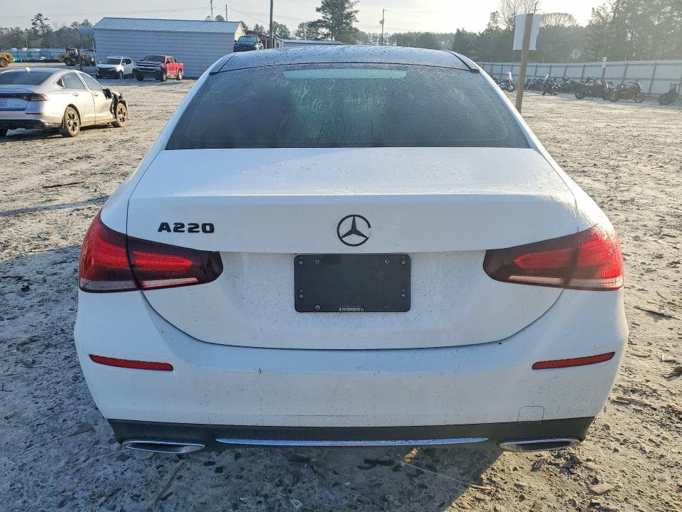 2020 MERCEDES-BENZ A 220 6