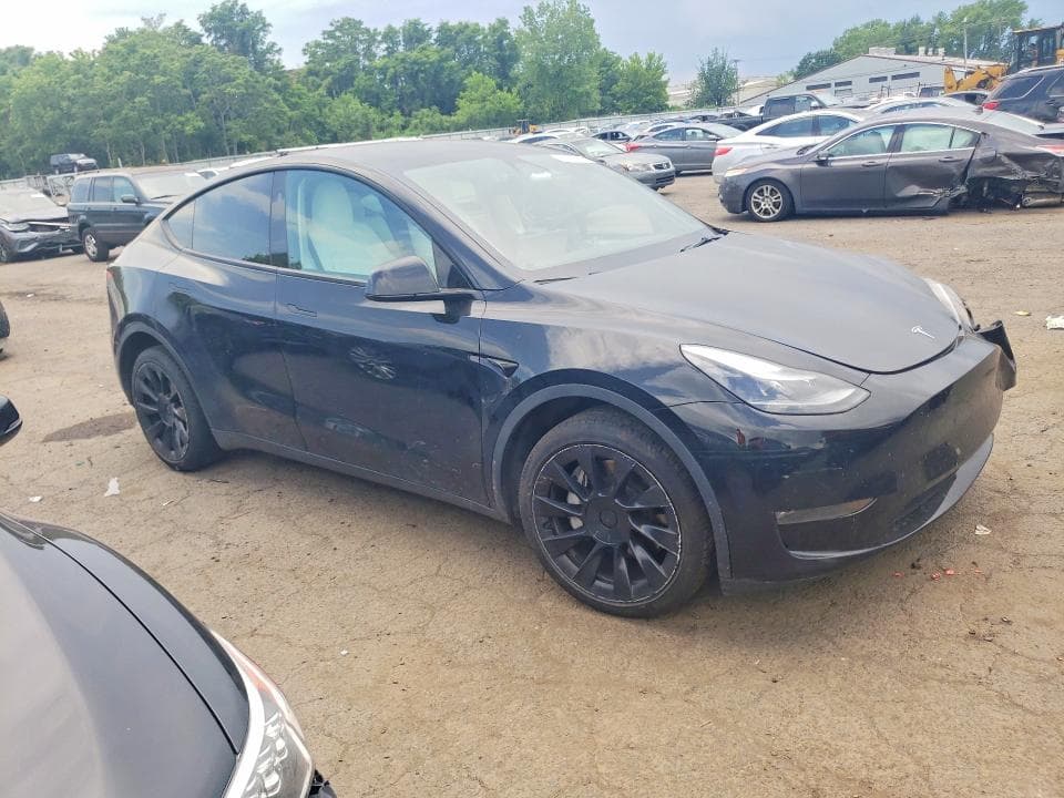 2023 TESLA MODEL Y 4