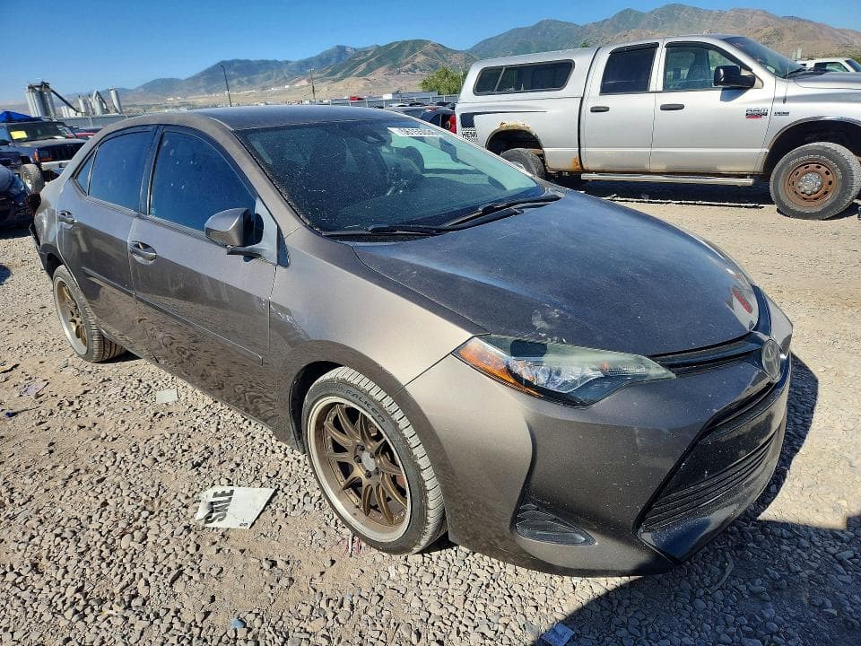 2019 TOYOTA COROLLA LE 4