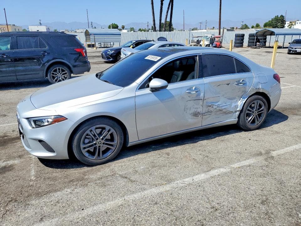 2020 MERCEDES-BENZ A 220 - 1