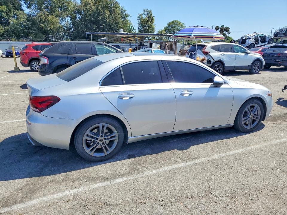 2020 MERCEDES-BENZ A 220 3