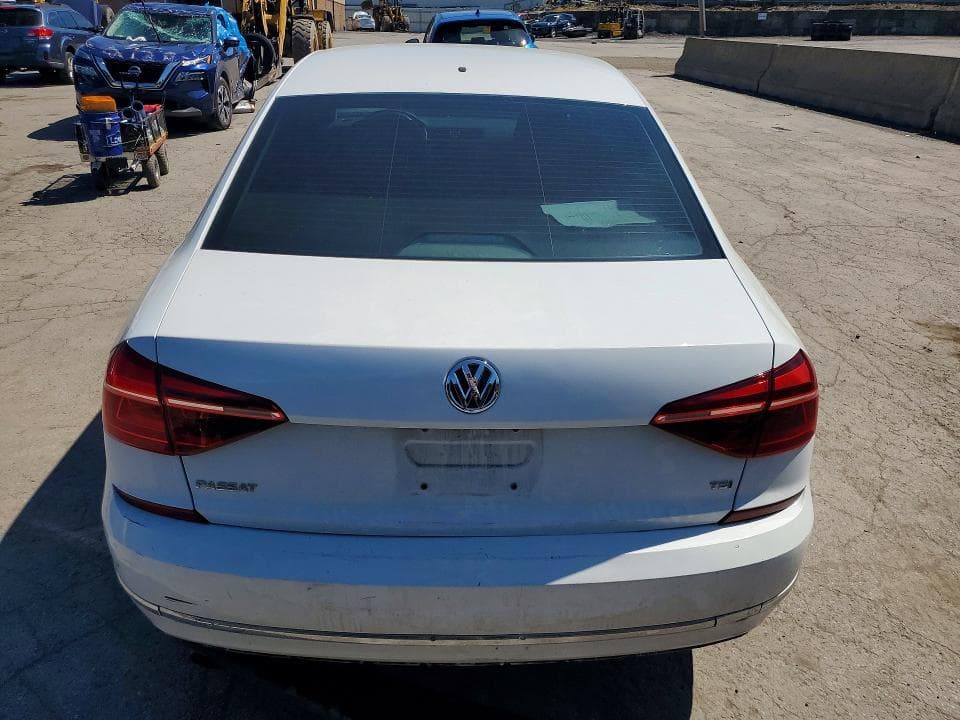 2018 VOLKSWAGEN PASSAT S S 7