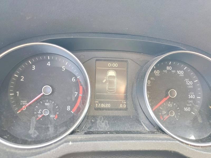 2018 VOLKSWAGEN PASSAT S S 10