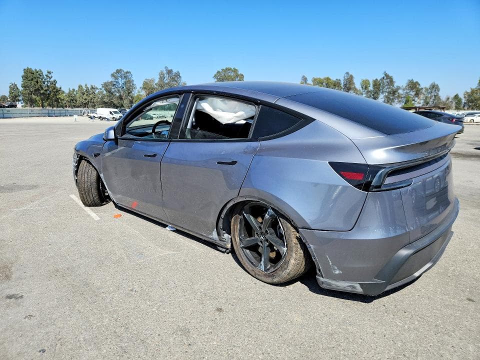 2026 TESLA MODEL Y 2