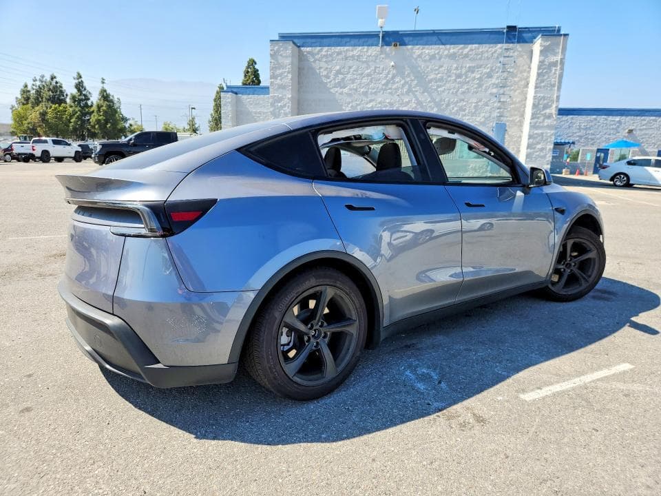 2026 TESLA MODEL Y 3