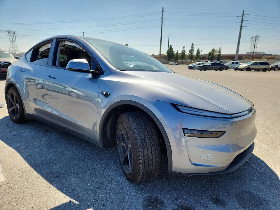 2026 TESLA MODEL Y 4