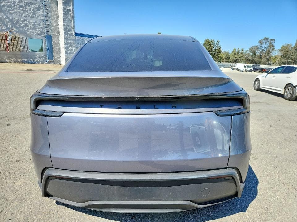 2026 TESLA MODEL Y 6