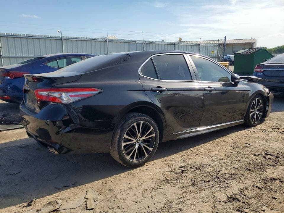 2018 TOYOTA CAMRY SE SE 3