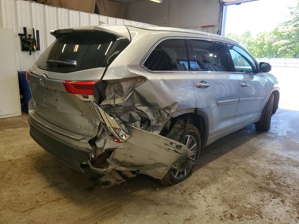 2017 TOYOTA HIGHLANDER XLE XLE 3