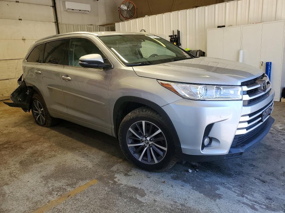 2017 TOYOTA HIGHLANDER XLE XLE 4