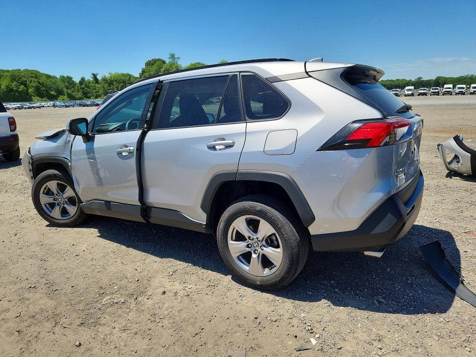 2023 TOYOTA RAV4 XLE 2
