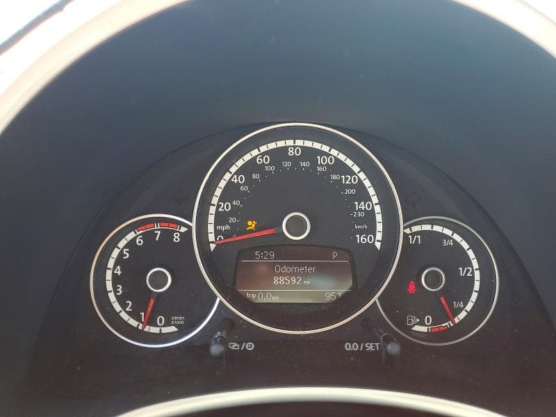 2016 VOLKSWAGEN BEETLE SE 9