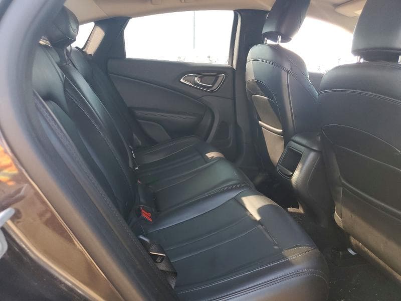 2016 CHRYSLER 200 LIMITED 10