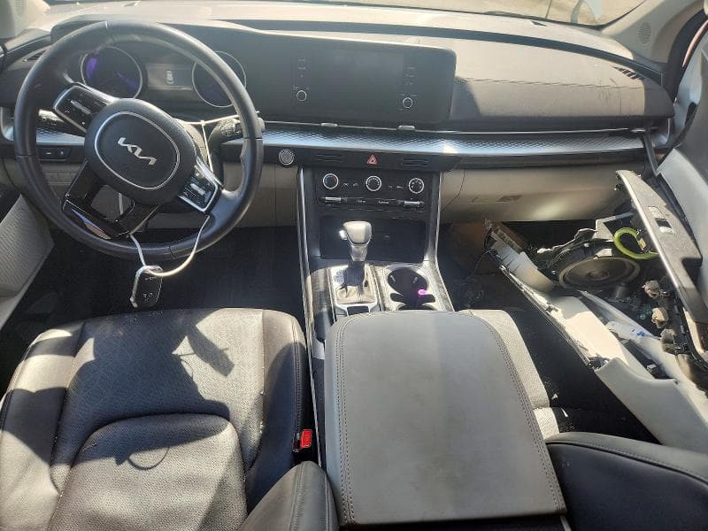 2024 KIA CARNIVAL LX 8