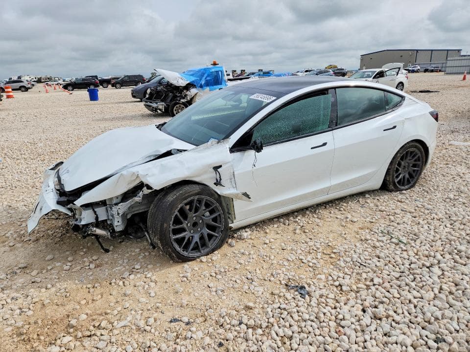 2025 TESLA MODEL 3 1