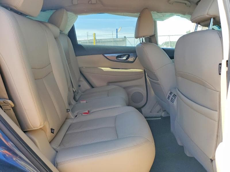 2016 NISSAN ROGUE SL 11
