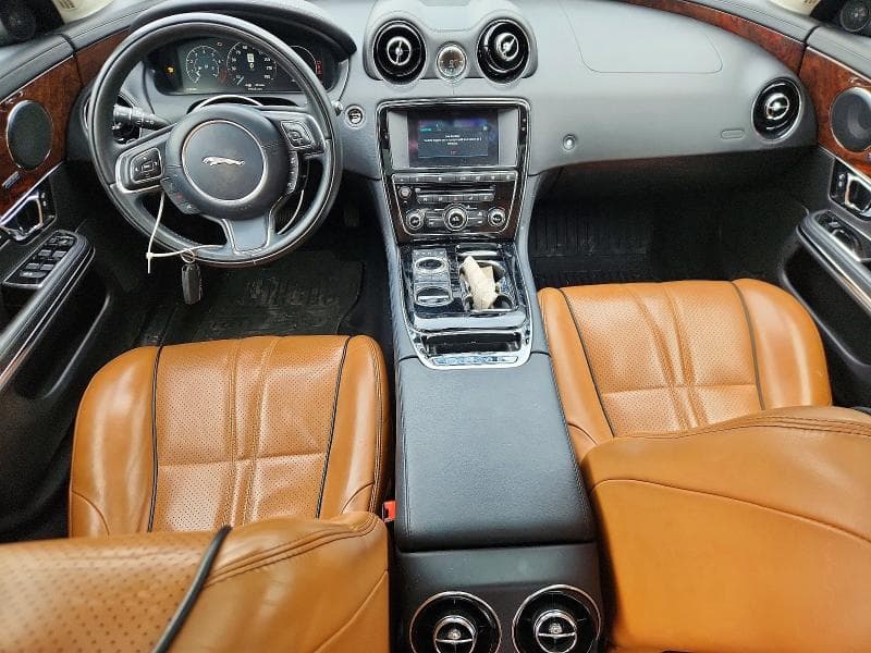 2017 JAGUAR XJ 8