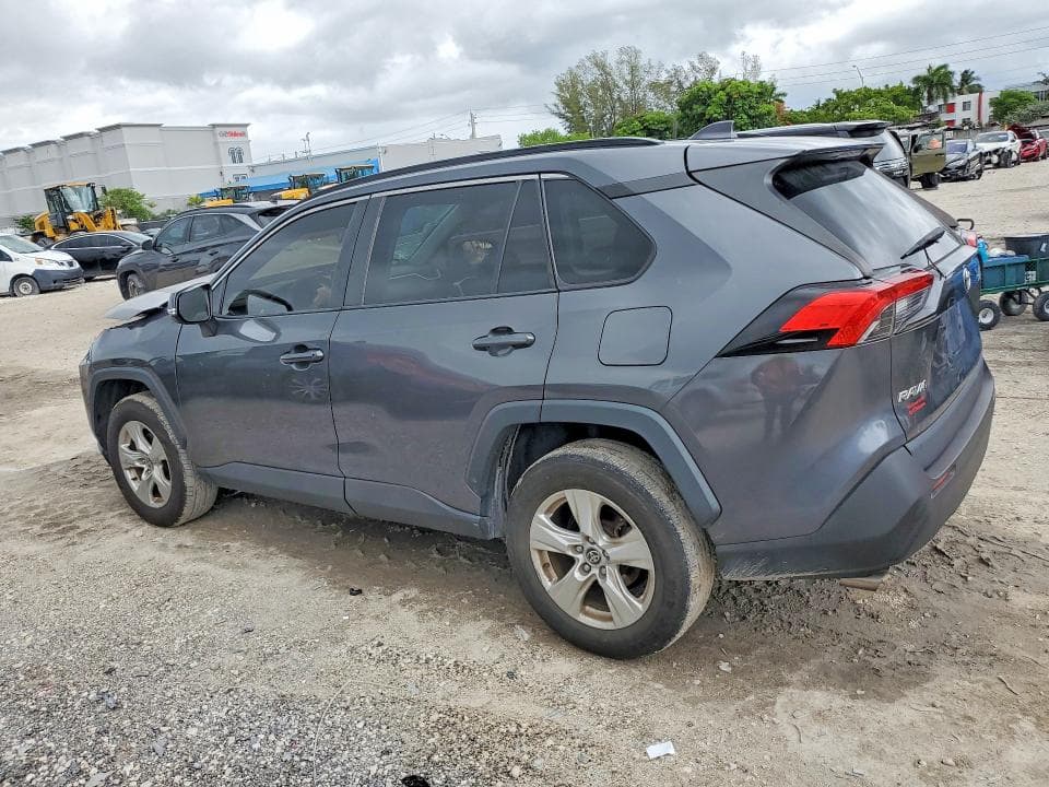 2021 TOYOTA RAV4 XLE 2