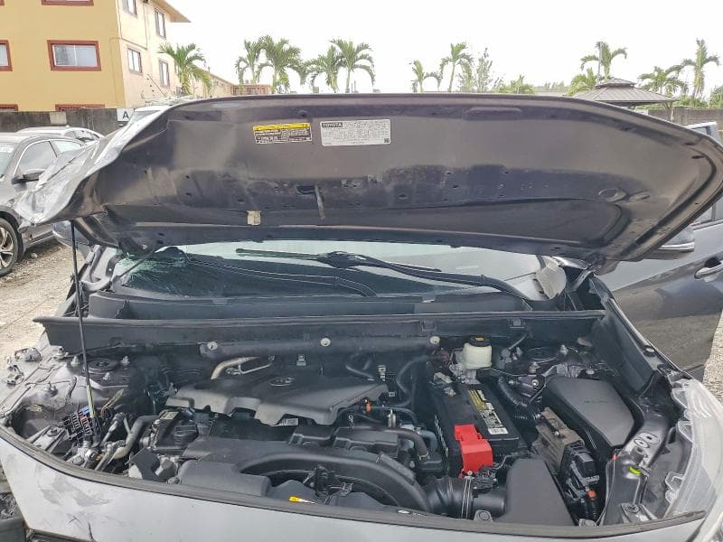 2021 TOYOTA RAV4 XLE 11