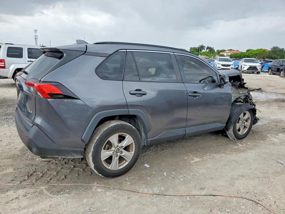2021 TOYOTA RAV4 XLE 3