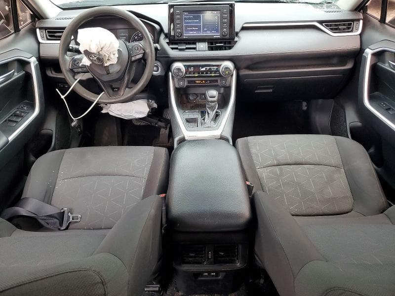 2021 TOYOTA RAV4 XLE 8