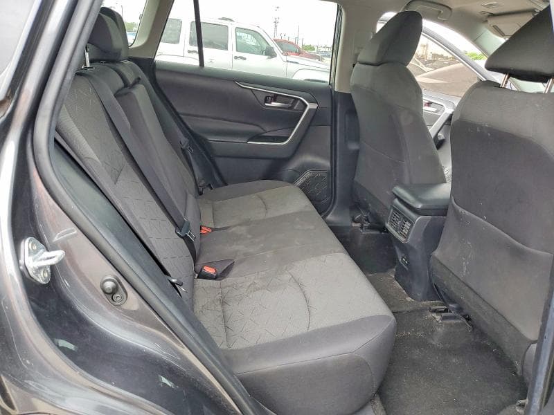 2021 TOYOTA RAV4 XLE 10
