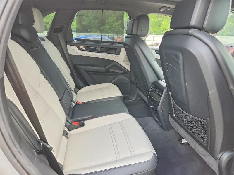 2025 PORSCHE CAYENNE 12