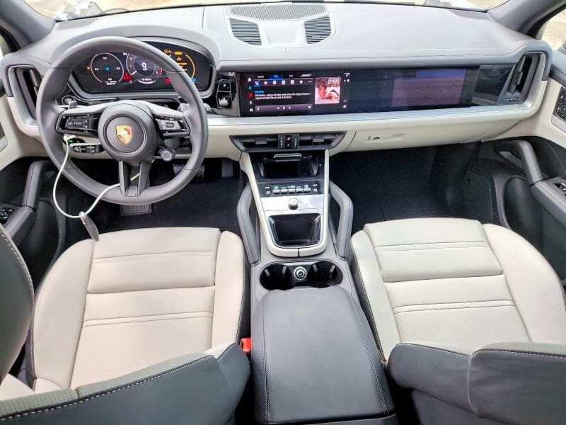 2025 PORSCHE CAYENNE 9