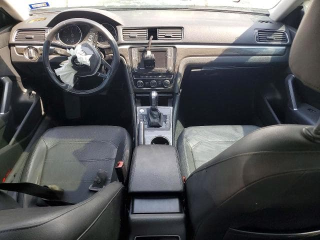 2018 VOLKSWAGEN PASSAT SE 8
