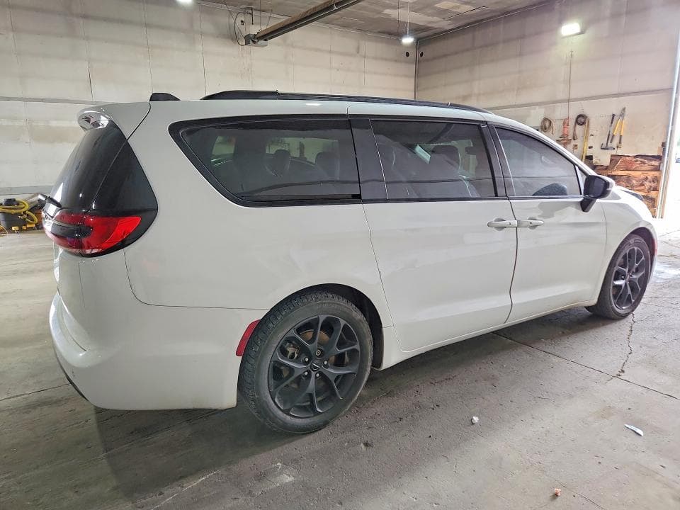 2023 CHRYSLER PACIFICA TOURING L 3