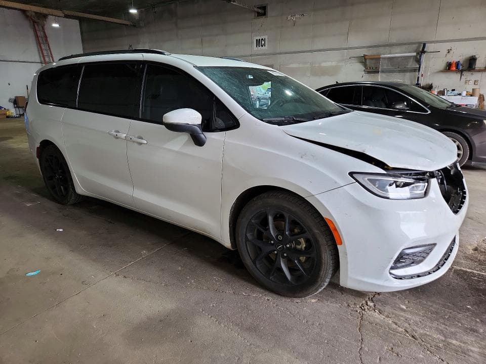 2023 CHRYSLER PACIFICA TOURING L 4