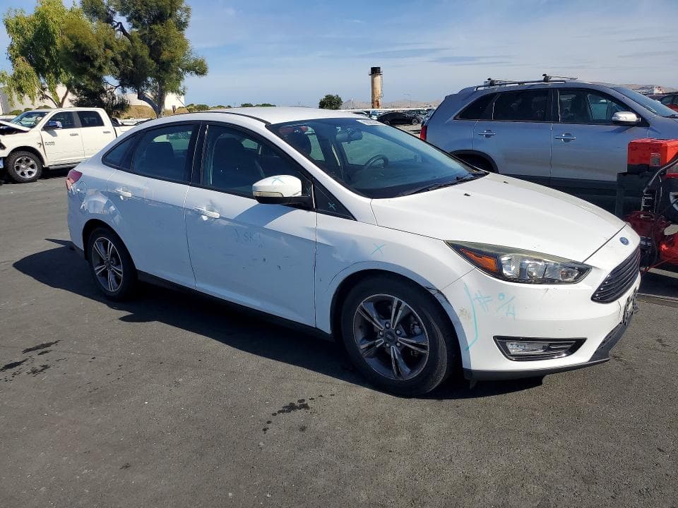 2017 FORD FOCUS SE 4