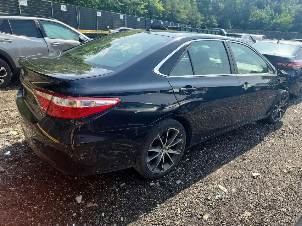 2017 TOYOTA CAMRY XSE 3