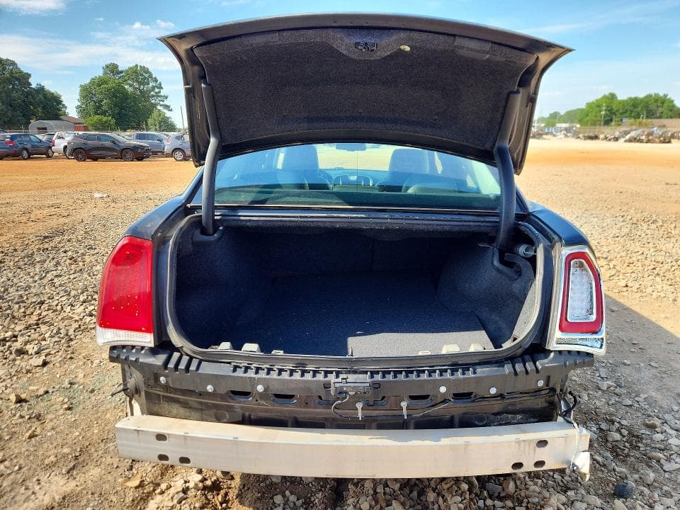 2018 CHRYSLER 300 LIMITED 6