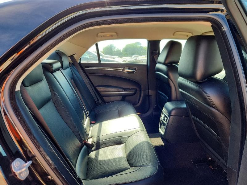 2018 CHRYSLER 300 LIMITED 10