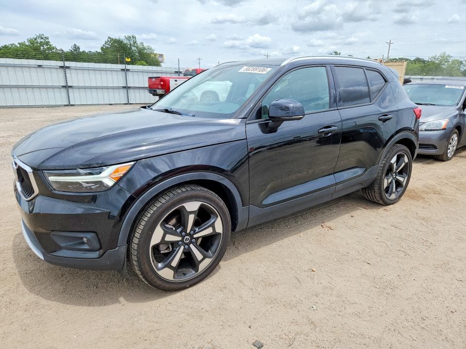 2021 VOLVO XC40 T5 MOMENTUM - 1