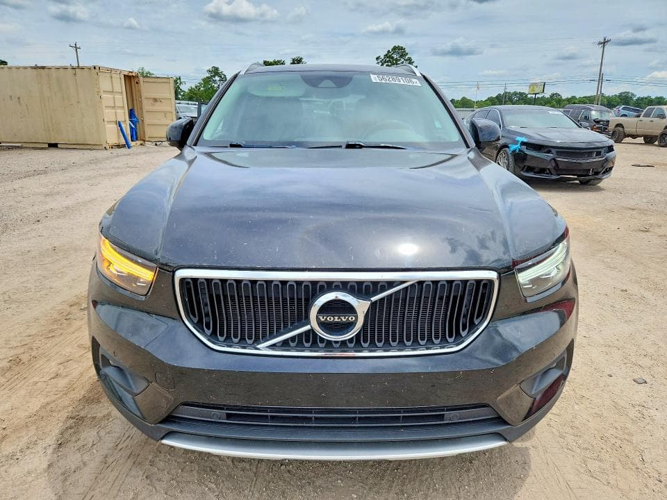 2021 VOLVO XC40 T5 MOMENTUM 5