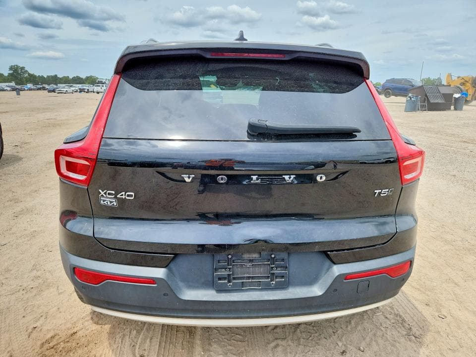 2021 VOLVO XC40 T5 MOMENTUM 6