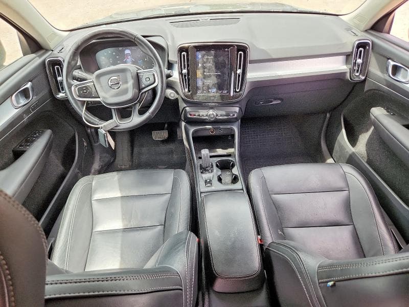 2021 VOLVO XC40 T5 MOMENTUM 8