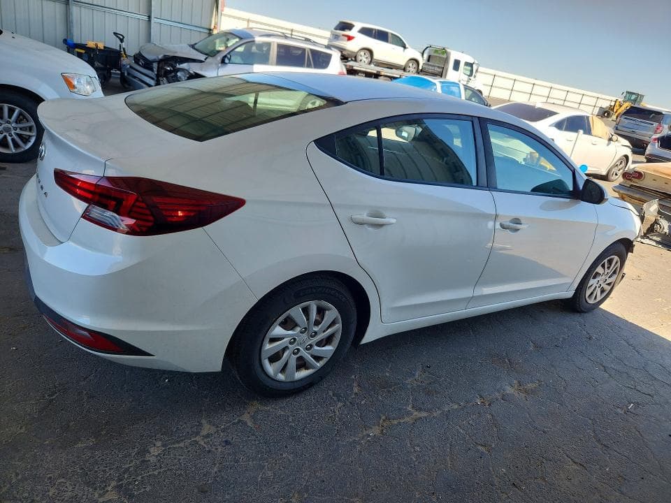 2019 HYUNDAI ELANTRA SE 3