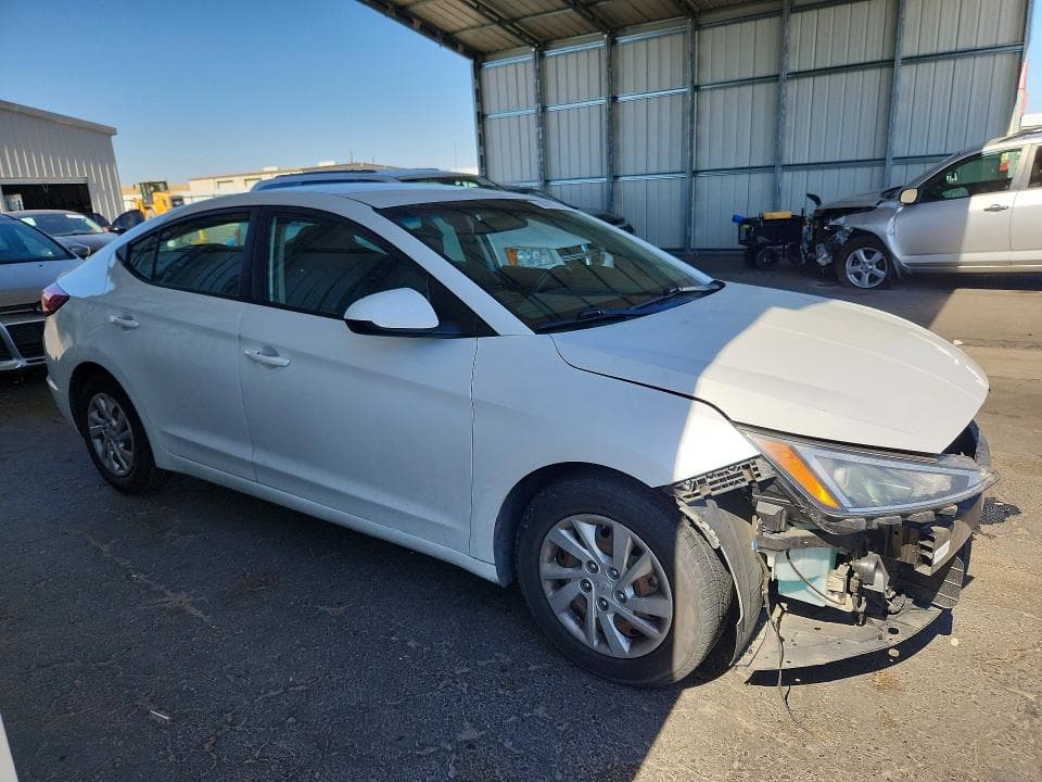 2019 HYUNDAI ELANTRA SE 4