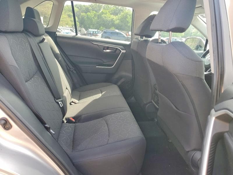 2021 TOYOTA RAV4 XLE 11